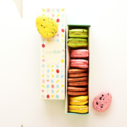 Кутия с 9 ръчно изработени великденски макарона под формата на яйца Jardin de Pâques от Chez Fefe