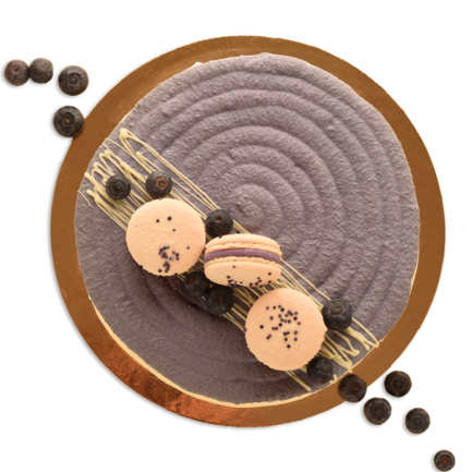 Торта-макарон Chérie с боровинки, крем маскарпоне и декорация от френски макарони – без глутен.